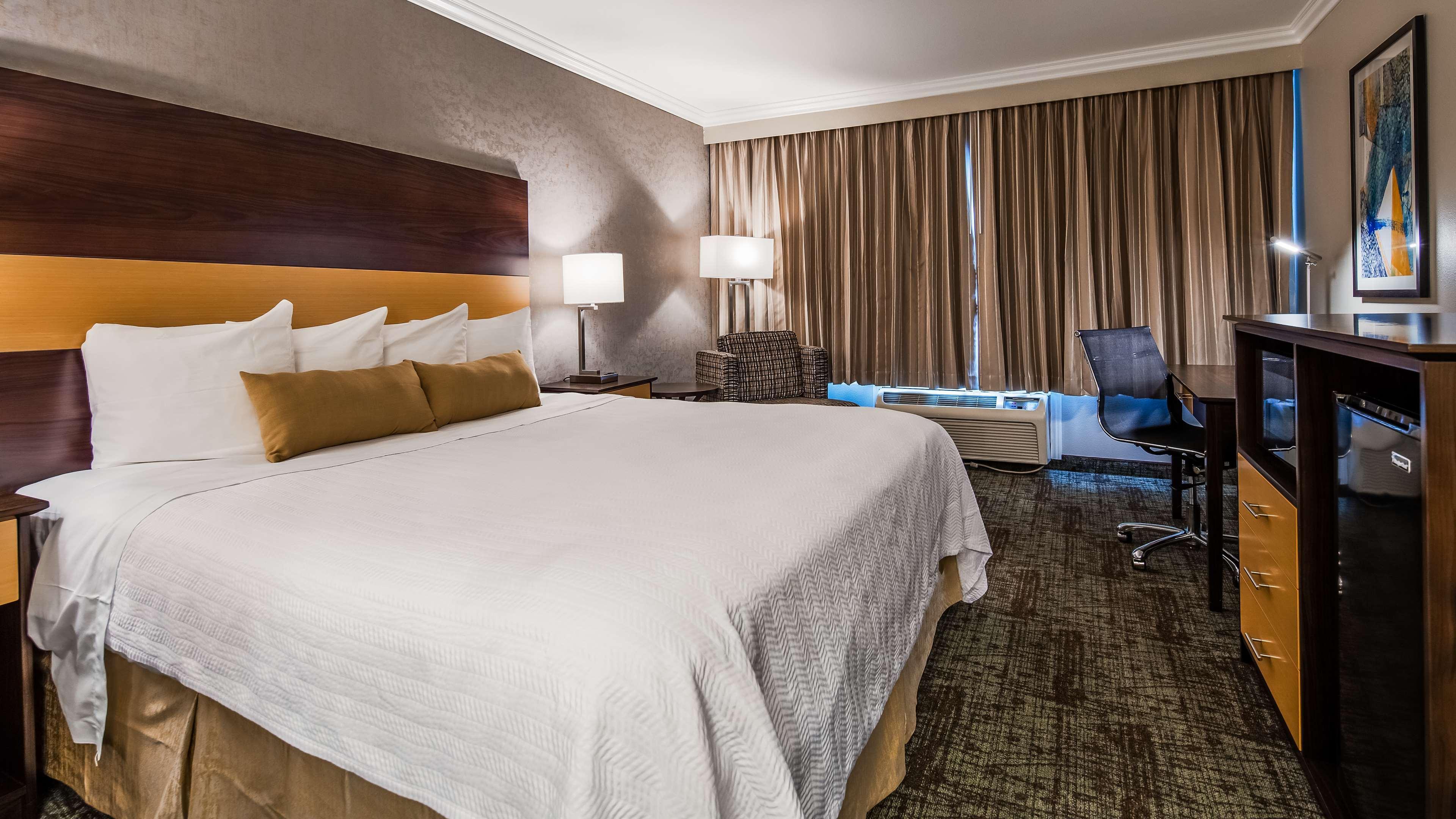 Western Angeles Worldport Hotel