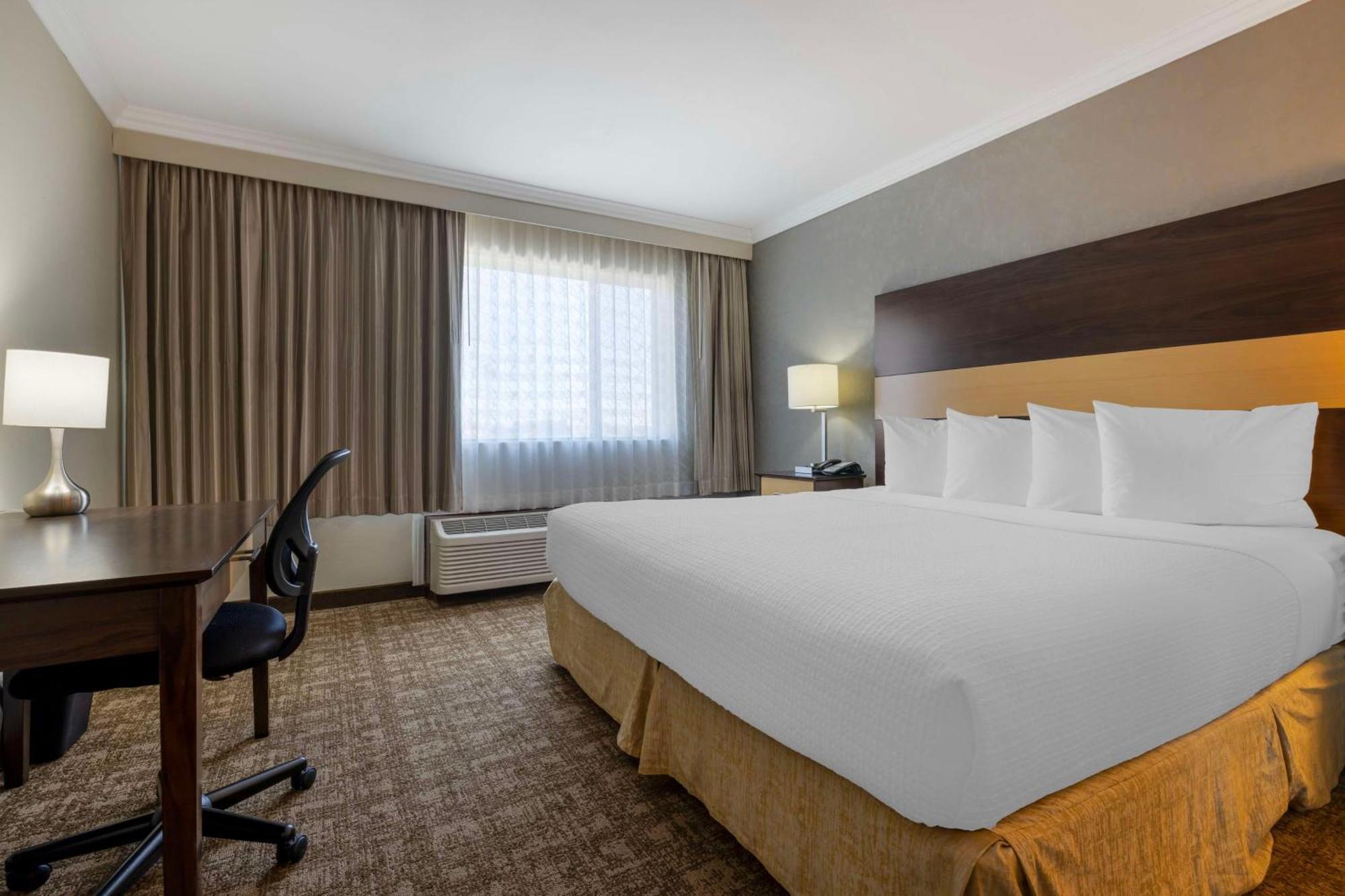 Western Angeles Worldport Hotel 3*