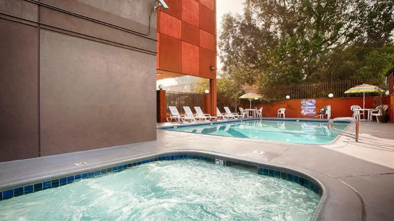 Western Angeles Worldport Hotel